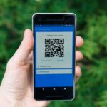 iPhoneのスクリーン上にあるQRコードを読み取る方法